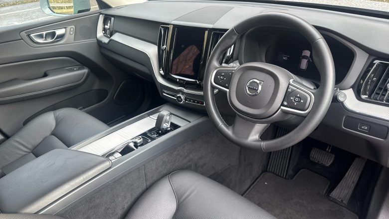 Volvo XC60 2.0 B5P Core 5dr AWD Geartronic Petrol Estate